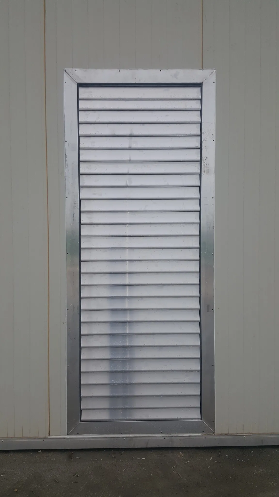 Large growing room doors — image 2